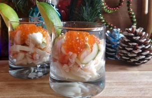 Новогодний салат-коктейль из морепродуктов