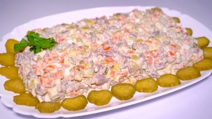 Праздничный салат «Оливье» с говяжьим языком