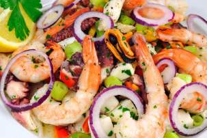 Романтический салат из морепродуктов