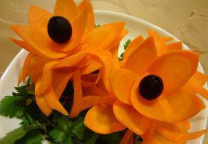 Цветы из моркови для украшения салатов