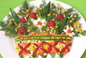 Салат «Весенний букет» с редисом и зеленью